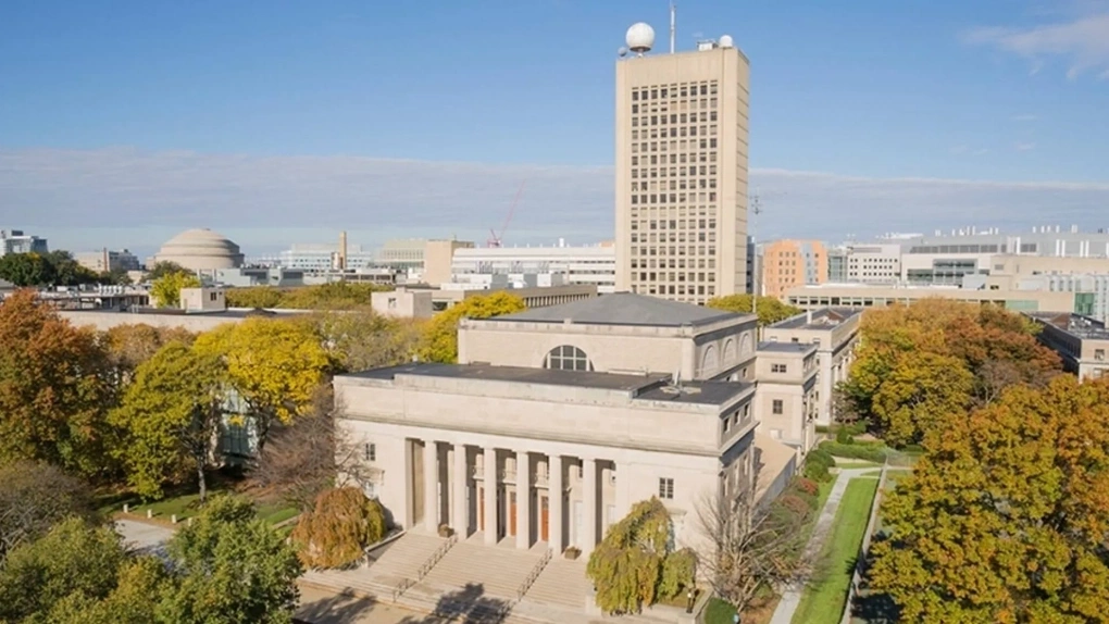 Trường công đầu tiên ở Canada đóng cửa vì siết thị thực du học - MITT